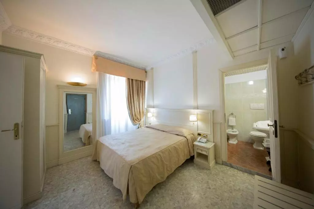 Mancini-Park-Hotel-Roma-camera-matrimoniale-__214878148.webp